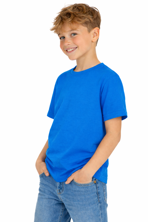 T-shirt dziecięcy dla chłopca i dziewczynki kolor chabrowy widok chłopca w t-shirt.png